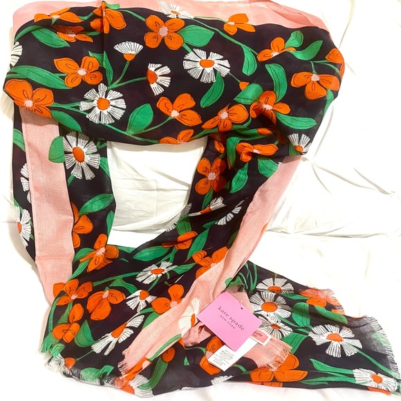 kate spade Accessories - 💚 Kate Spade Daisy Vines Oblong Scarf, NWT!